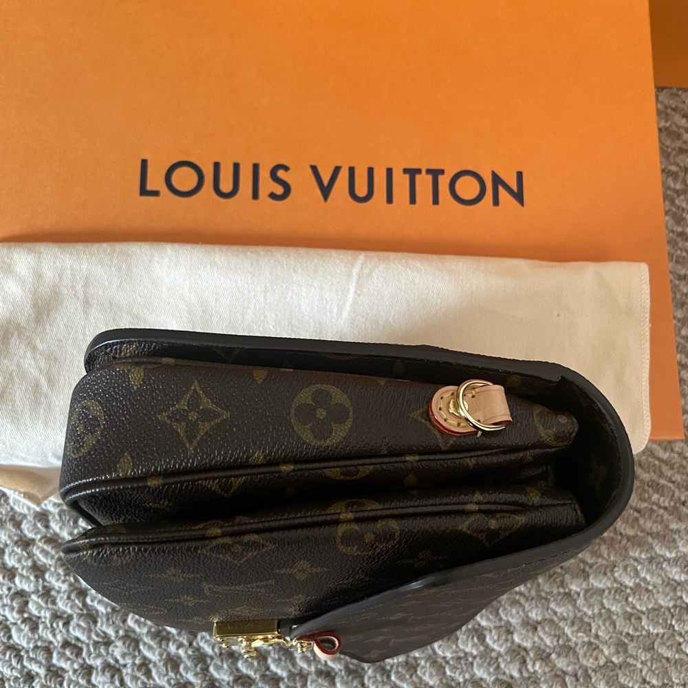 New Authentic Louis Vuitton Pochette Métis Bag. - Picture 3 of 13